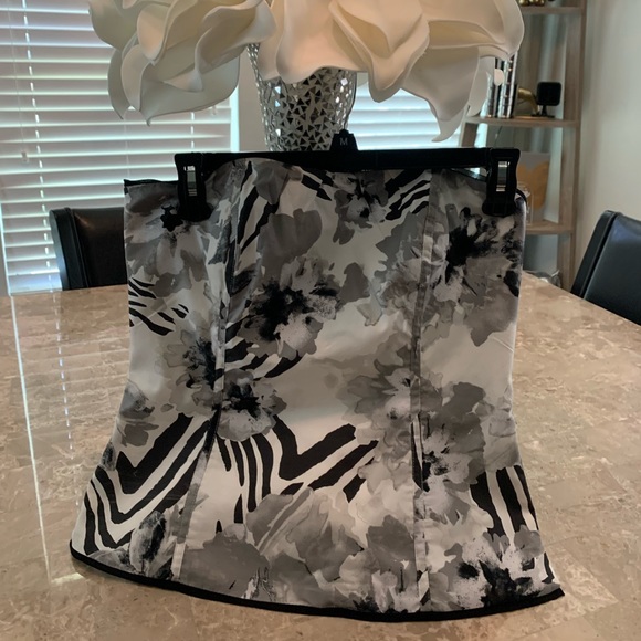 WHBM Bustier in EXCELLENT condition, new with tags. Size 6 - Picture 1 of 1